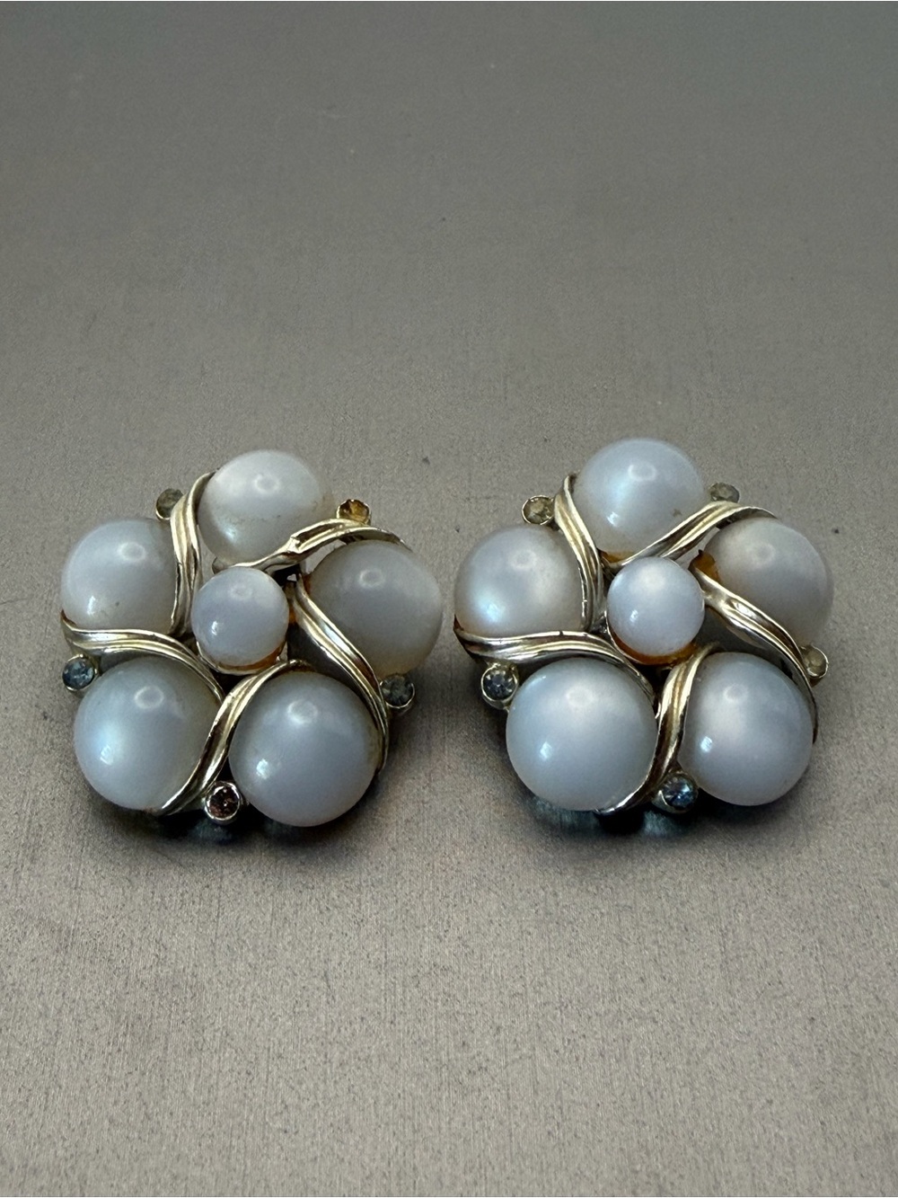 Lisner Gray Blue Moonglow Lucite Floral Cluster Clip On Earrings